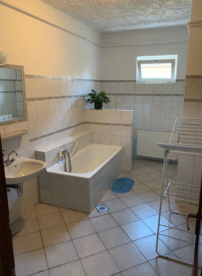 זמראדי Viktor Apartmanhaz מראה חיצוני תמונה