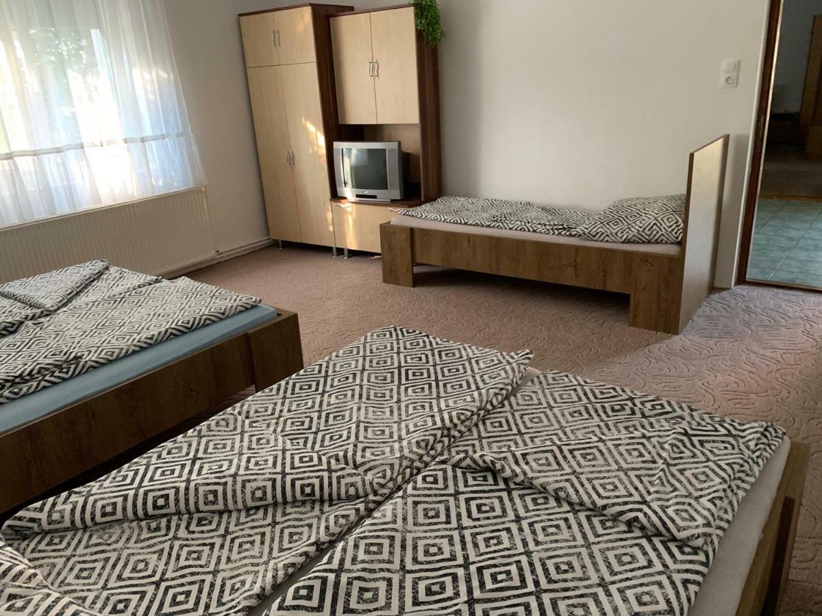 זמראדי Viktor Apartmanhaz מראה חיצוני תמונה