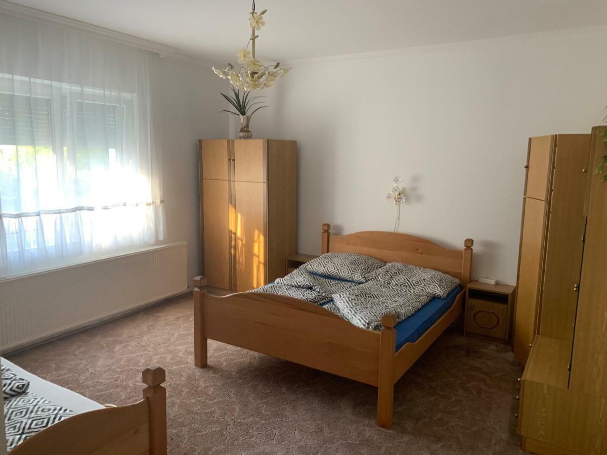 זמראדי Viktor Apartmanhaz מראה חיצוני תמונה